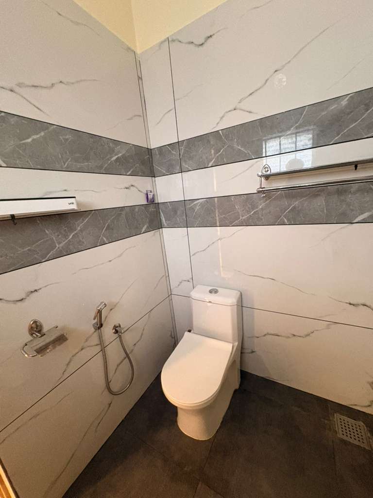 Modern marble-tiled ensuite bathroom